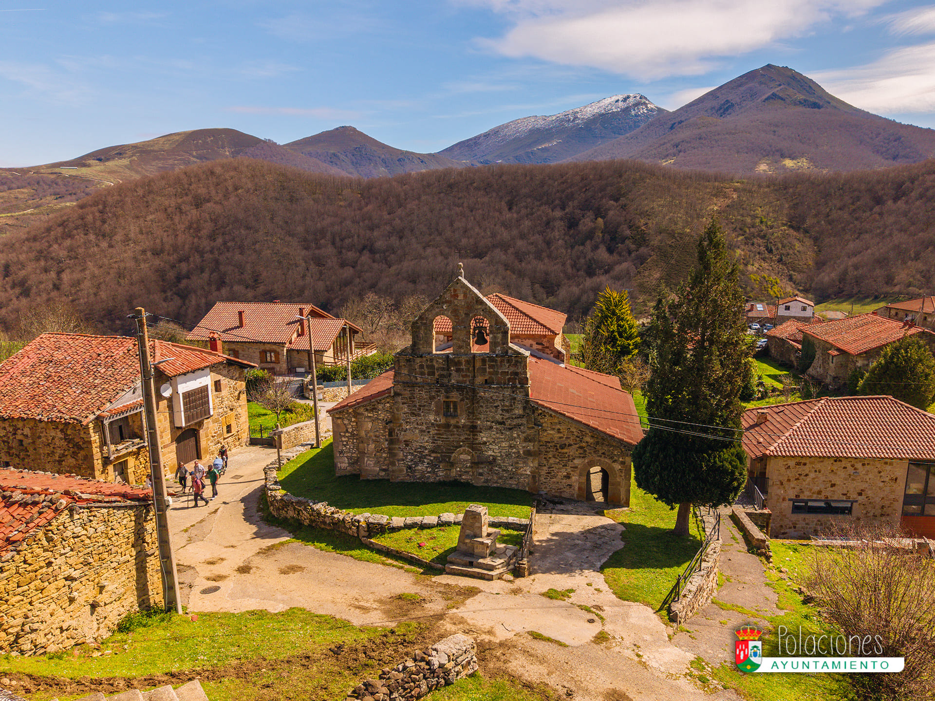 Iglesia de San Sebastián en Lombraña (1)